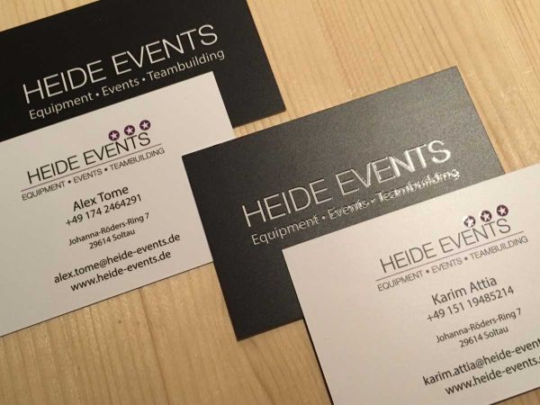 Neue Visitenkarten für HEIDE EVENTS. Folienkaschiert und partiell mit Drucklack versehen bei ccdruck.de produziert.