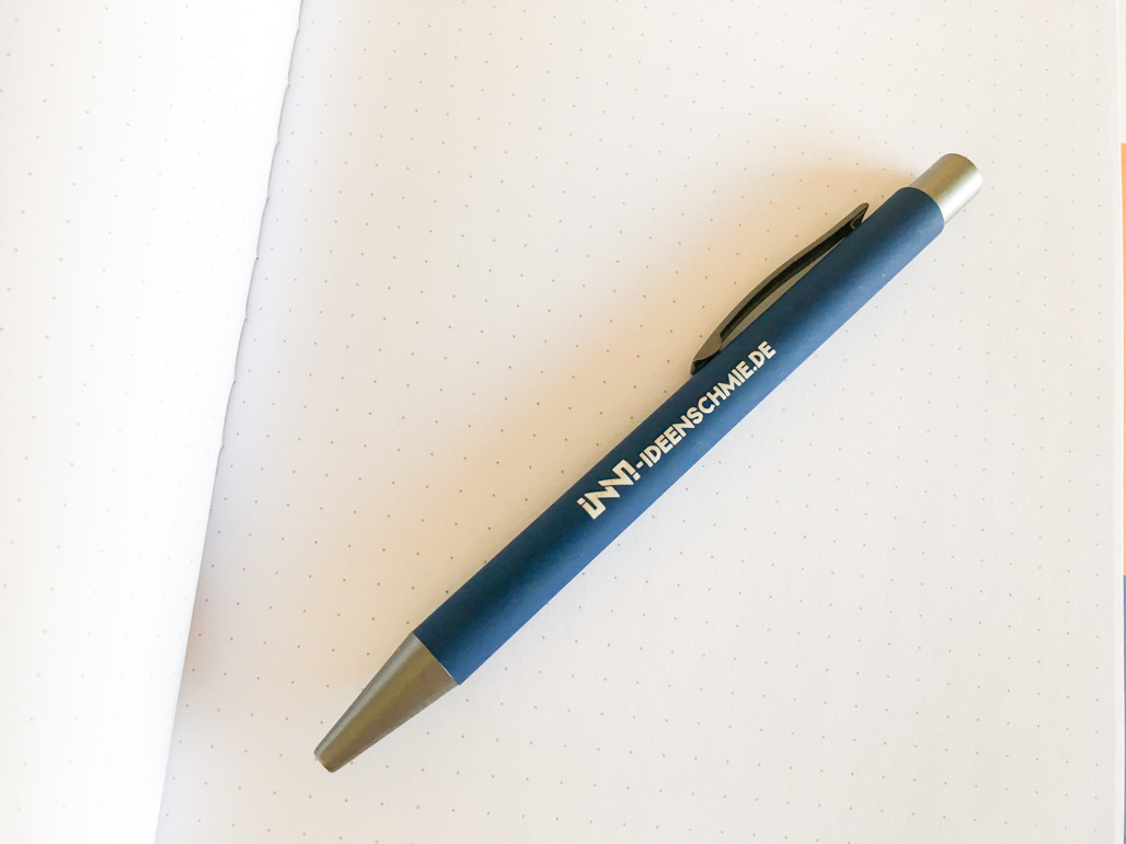 INDUSTRIE- UND HANDELSKAMMER LÜNEBURG-WOLFSBURG / INNI-Ideenschmie.de mit der von ccwerbung erstellten Notizbuch- und Kugelschreiber-Aktion