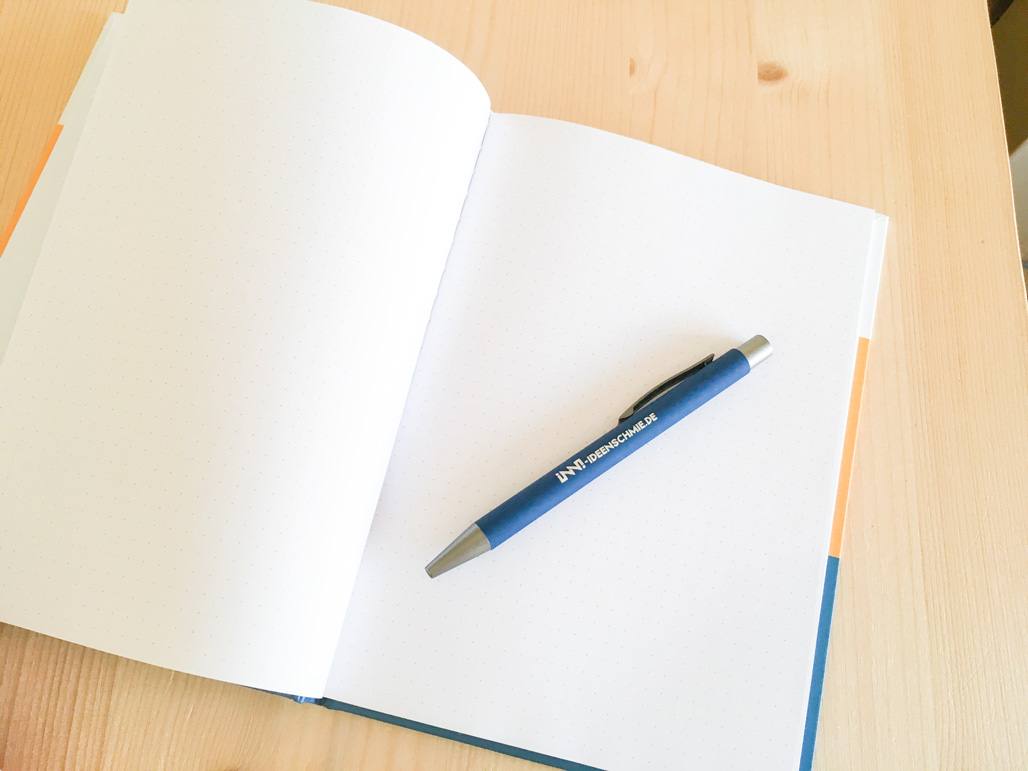 INDUSTRIE- UND HANDELSKAMMER LÜNEBURG-WOLFSBURG / INNI-Ideenschmie.de mit der von ccwerbung erstellten Notizbuch- und Kugelschreiber-Aktion